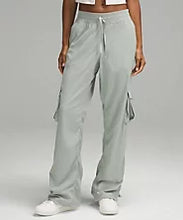 Load image into Gallery viewer, Dance Studio Relaxed-Fit Mid-Rise Cargo Pant 31"