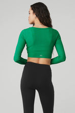 Load image into Gallery viewer, Alo Ribbed Cinch Cropped Long Sleeve